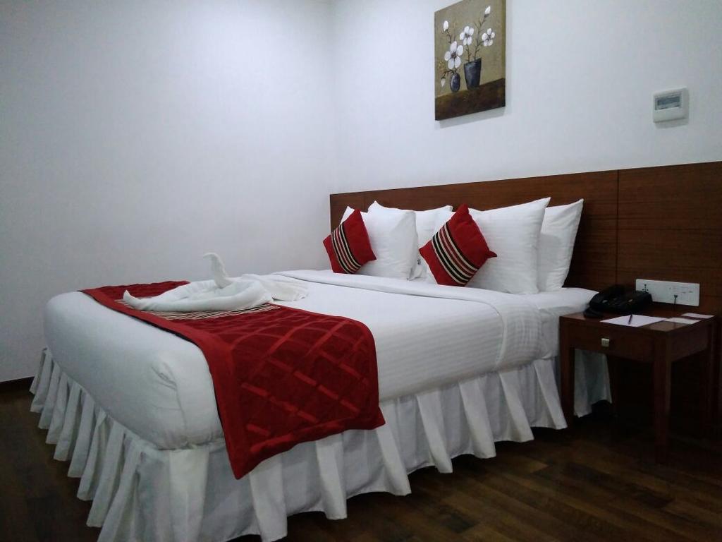 เดอะ รอยัล คอมฟอร์ต Hotel บังกาลอร์ ภายนอก รูปภาพ